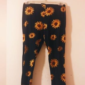 *SALE* trendy sunflower leggings